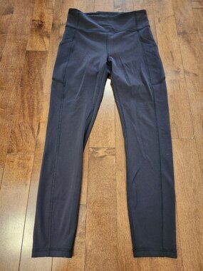 Lululemon women's black leggings in size 6